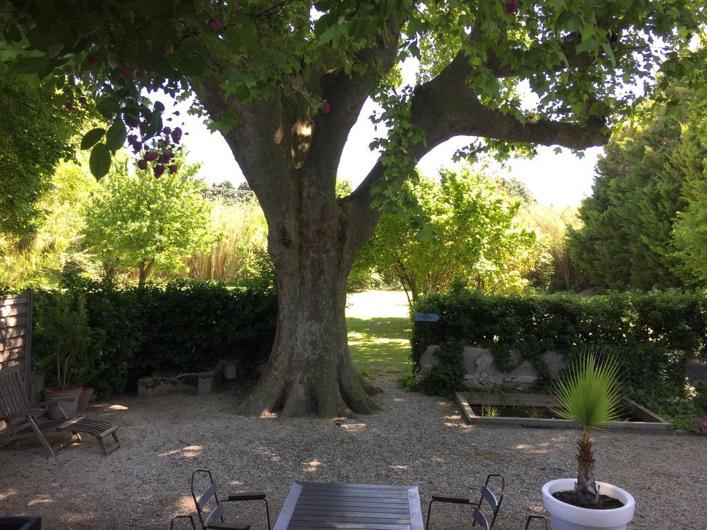 Montjoia Bed & Breakfast ลีล-ซูร์-ลา-ซอร์ก ภายนอก รูปภาพ